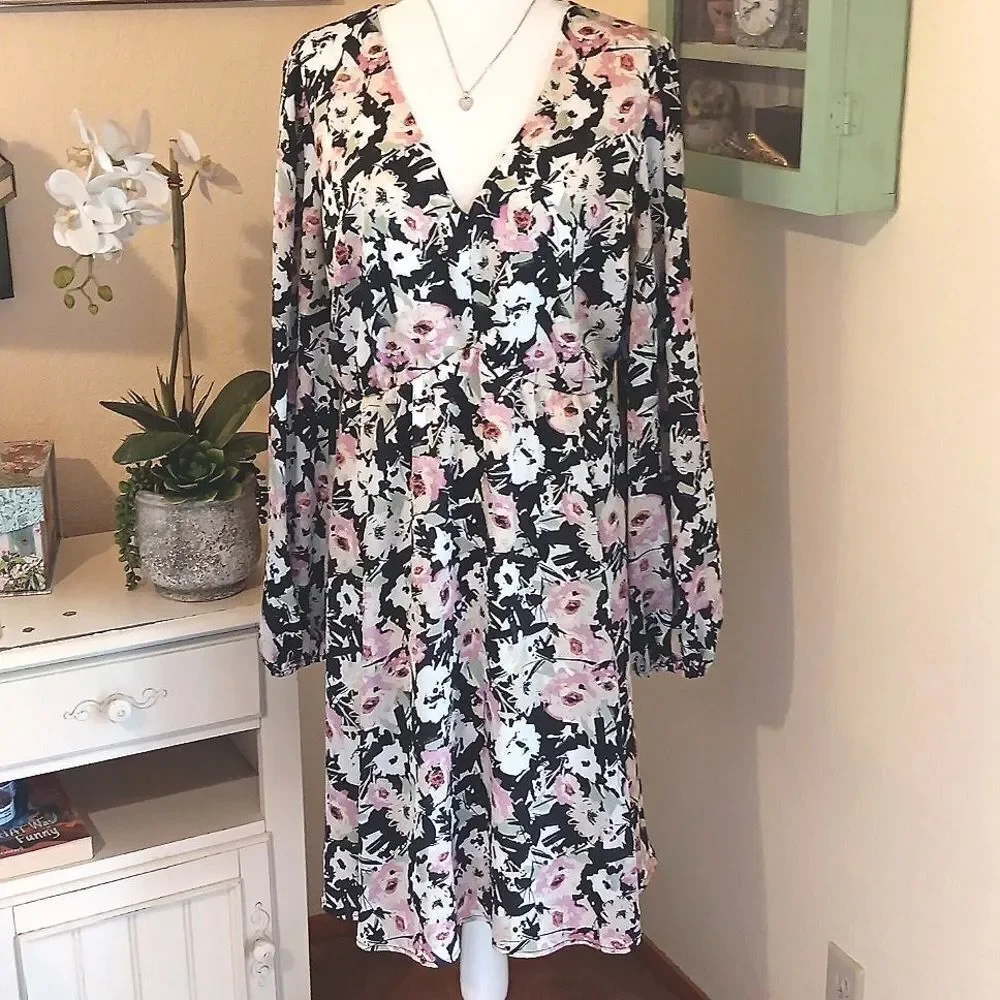 Torrid Black and Pink Floral Blouse . Garden Girl. Wedding Guest. Sunday Brunch